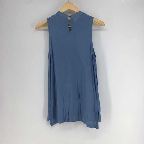 Loft Outlet Blue V-Neck Sleeveless Blouse Top NWT - Picture 2 of 4